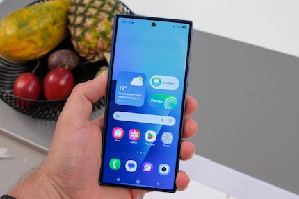 When folded, the Fold7 has the dimensions of a conventional smartphone.
