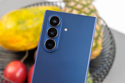 The Fold7 uses the same main camera as the S25 Ultra.