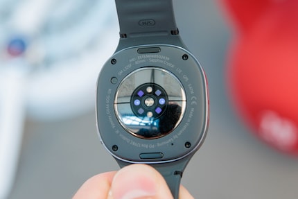The sensors on the back.