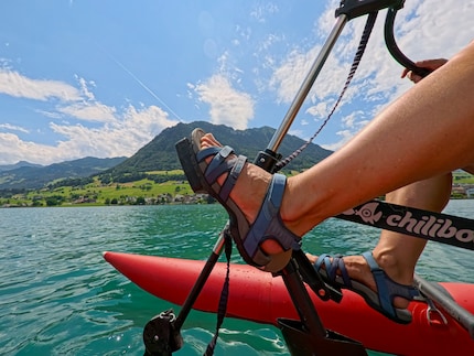Trockenen Fusses übers Wasser gleiten und der Asphalthitze entkommen.