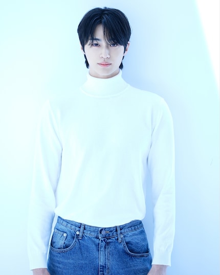 South Korean actor Byeon Woo-seo takes on the lead role of hunter Sung Jin-Woo.