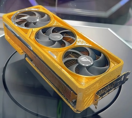 Asus’ RTX 5090D funkelt nicht nur optisch: Mit fünf Kilo Gold liegt der reine Materialwert bei etwa 500 000 US-Dollar.