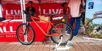 Geschäftsführer Shihao Liao am Stand von Livall auf der Eurobike in Frankfurt am Main.