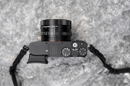 Die Bedienung ist reduziert und auf Fotografie fokussiert, aber nicht einschränkend.