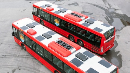 Scania-Busse mit Modulen von SonoSolar.