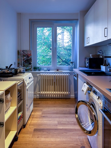 Auf der linken Seite fehlt die Arbeitsplatte. Wann sie kommt? Das wüsste ich auch gern.