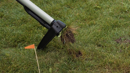 Löwenzahn plus Erdreich: Fiskars Werk.