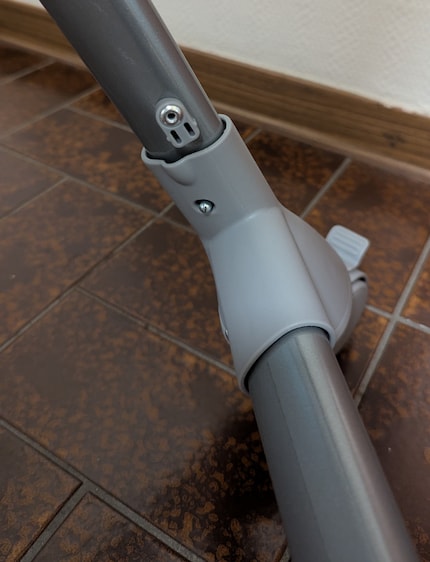 Beim Zusammenbau lässt sich nichts falsch machen. Die Fußteile passen nur in einer Richtung.