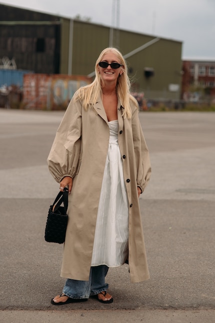 Sommerkleid zu Jeans und Trench.