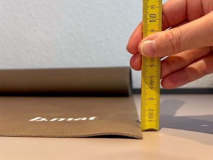 Du siehst: Die Matte ist wirklich super dünn. Sie wiegt etwa ein Kilo.