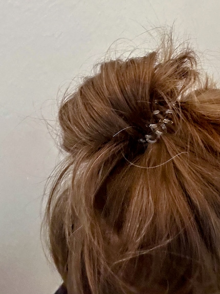 Die Invisibobble-Bänder retten den Mopp auf meinem Kopp.