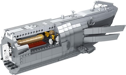 Das Brick-System-Modell von Revell zeigt auch das Innenleben von U-96 – inklusive Torpedos, Technik und Quartieren.