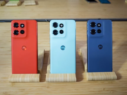Farbvarianten des Motorola Edge 60 Neo.