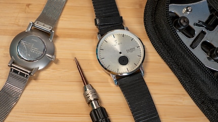 Das mit der Uhr hat Zeit. Ich habe keine Ahnung, wo die Zeiger sind.