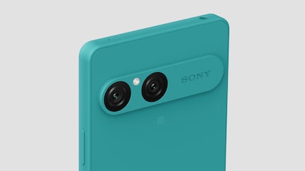 Sony packt die beiden Kameras auf der Rückseite jetzt auch in einen Querbalken.