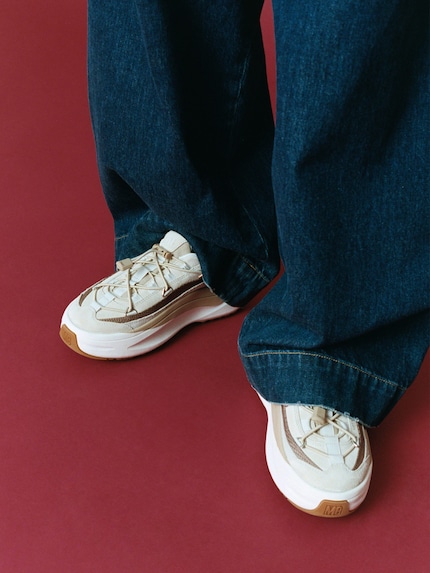 The Moon247 Xlace with baggy jeans.