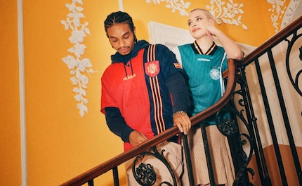 Blokecore-Mode wie sie Adidas prägt.