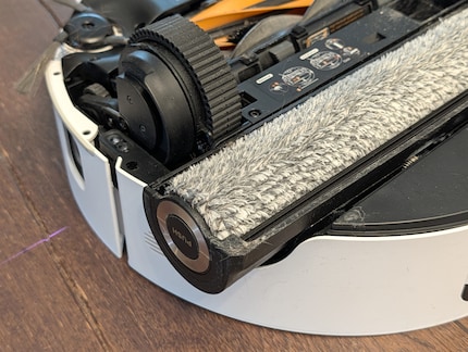 Statt zwei Mopps kommt eine grosse Rolle mit textilem Überzug zum Einsatz.