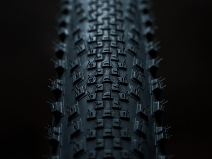 The rubber compound and tread pattern make the tyre fast.