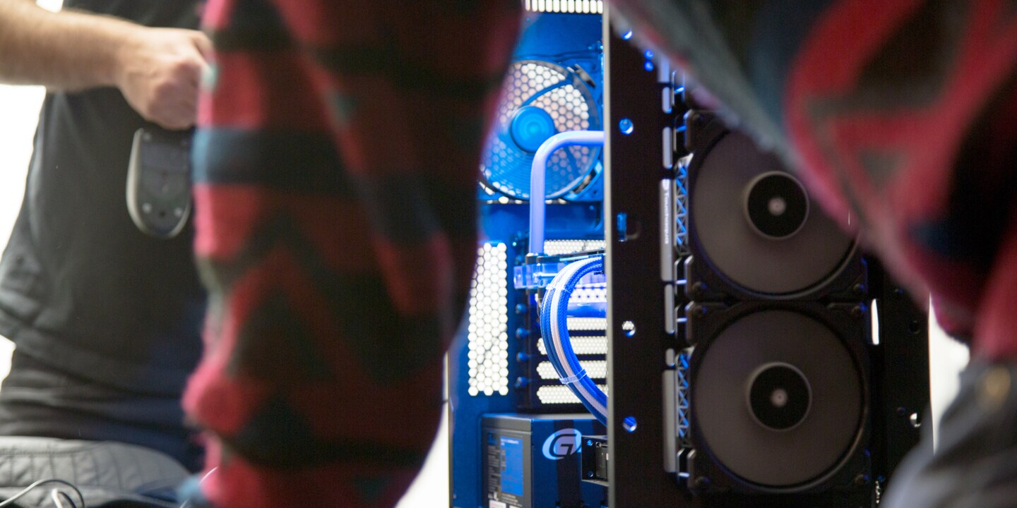 Aus der R&D-Sitzung: Die letzten Schliffe am digitec-PC, powered by Joule Performance
